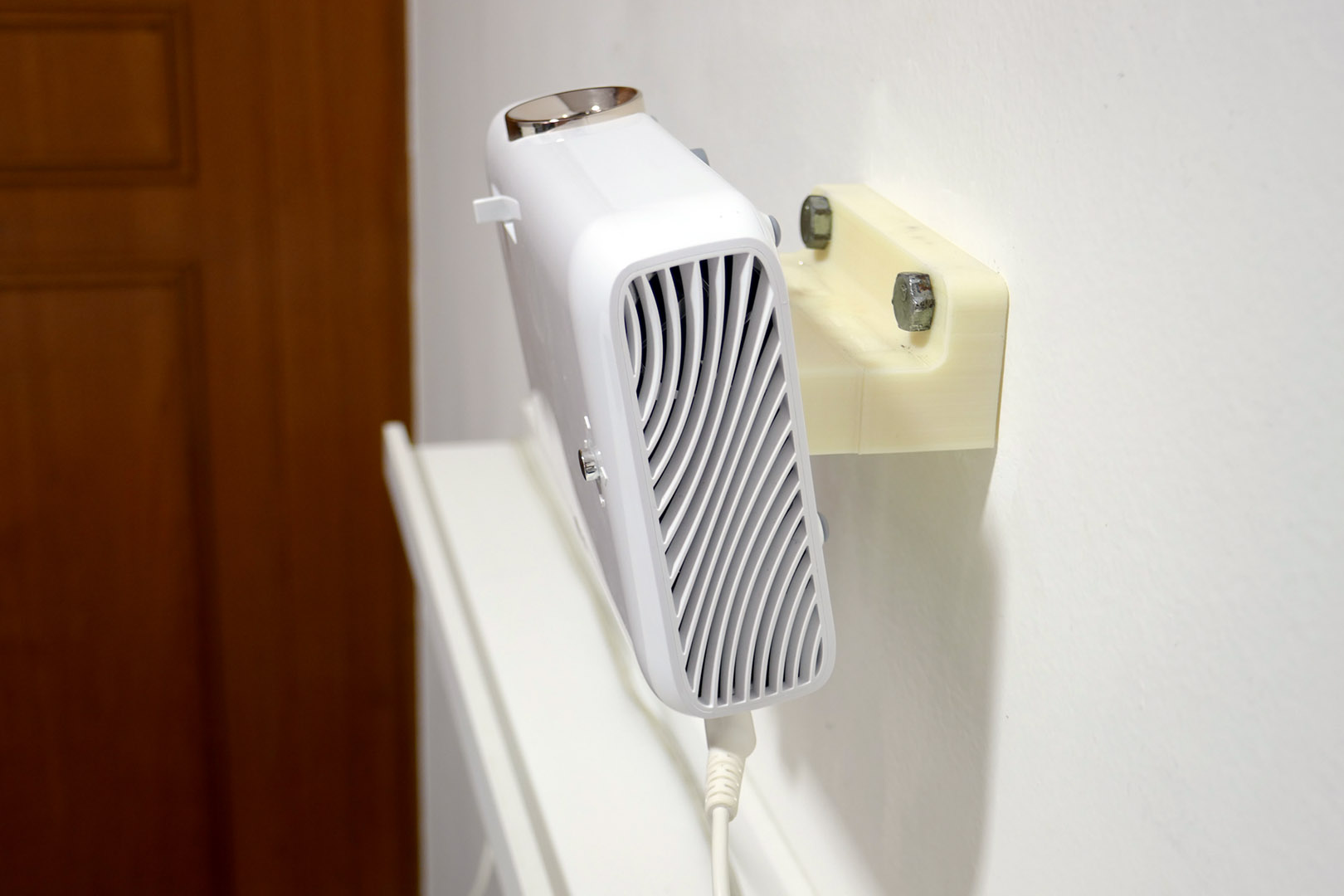 Projector wall mount